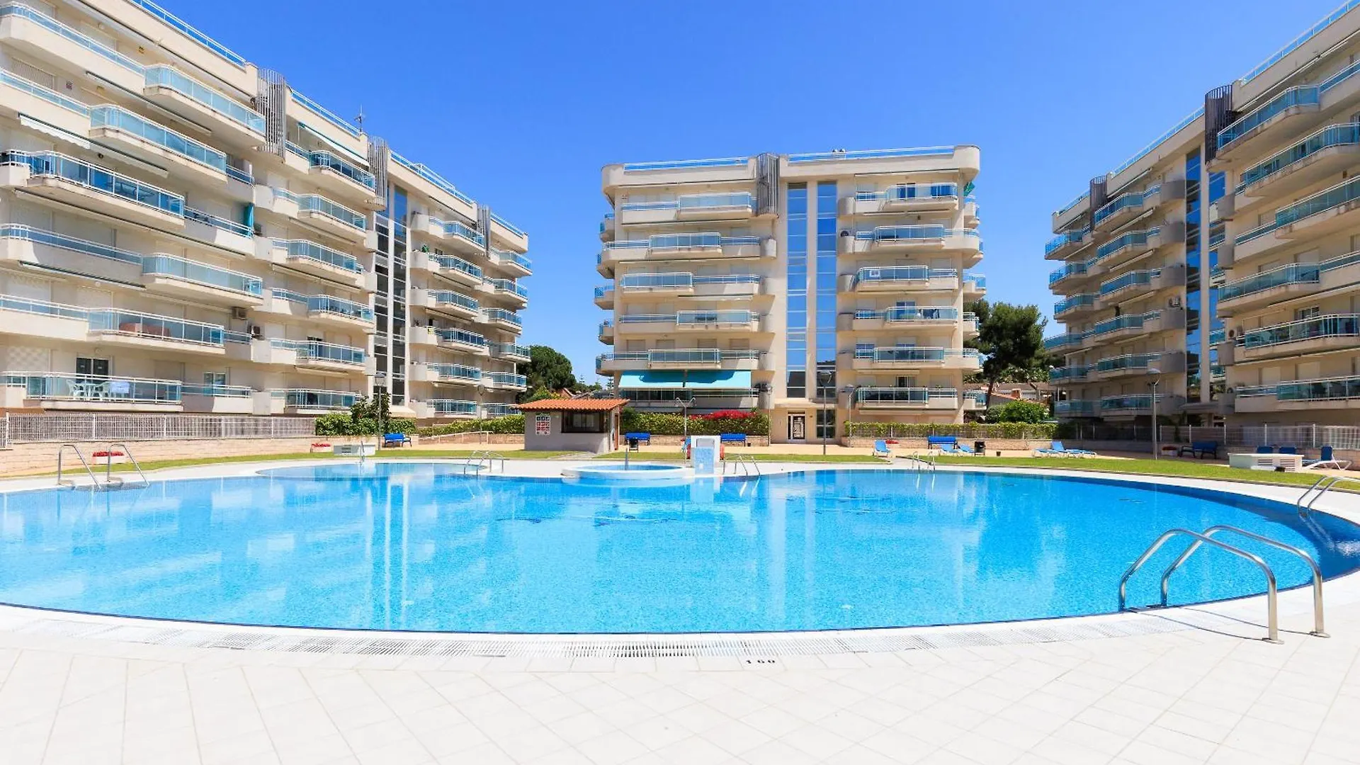 דירות סאלו Uhc Larimar Family Complex